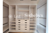 Highlands 高雲山莊 | Walk-in Closet in Master Bedroom 