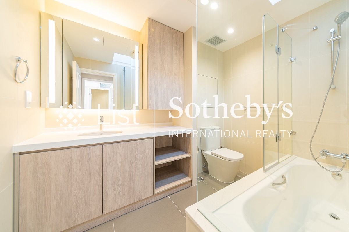 Mayfield Mayfield | Second En-suite Bathroom
