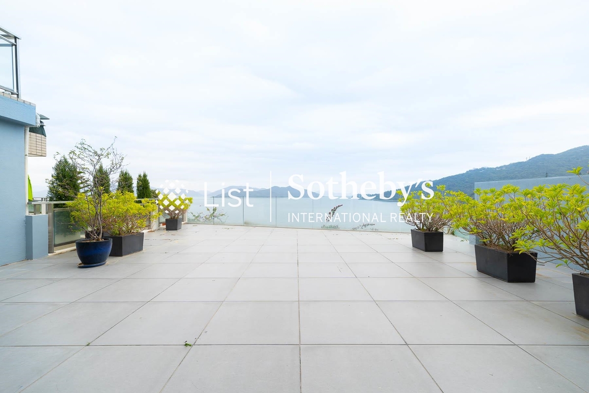 Silverstrand Garden 銀線灣別墅 | Private Garden off Living and Dining Room