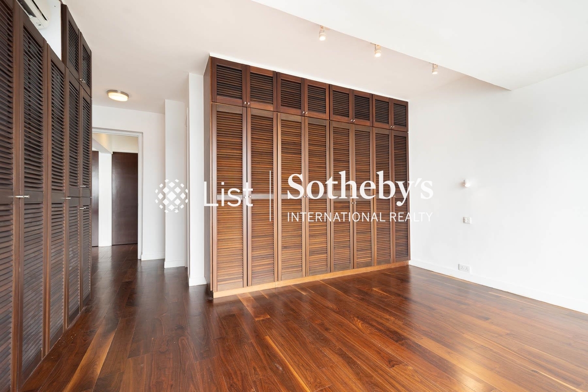 Silverstrand Garden 銀線灣別墅 | Built-in Wardrobe in Master Bedroom