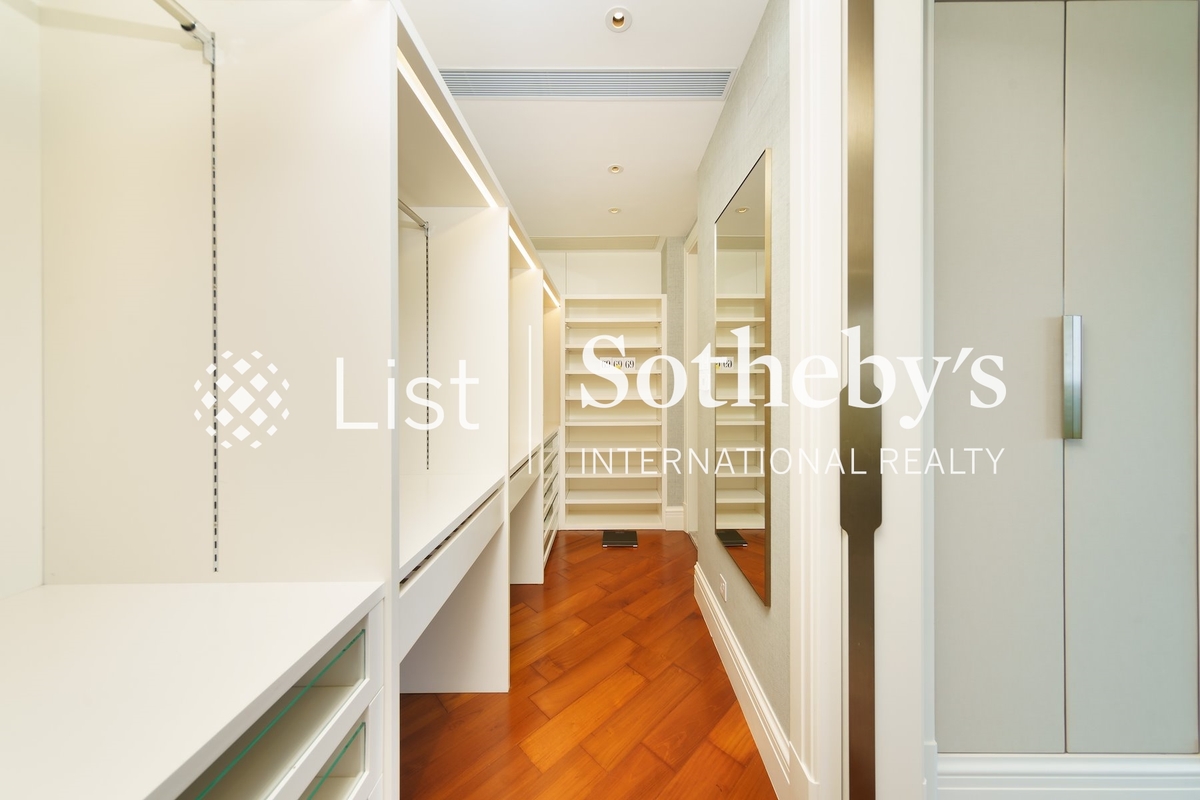 Botanica Bay Botanica Bay | Walk-in Closet in Master Bedroom 
