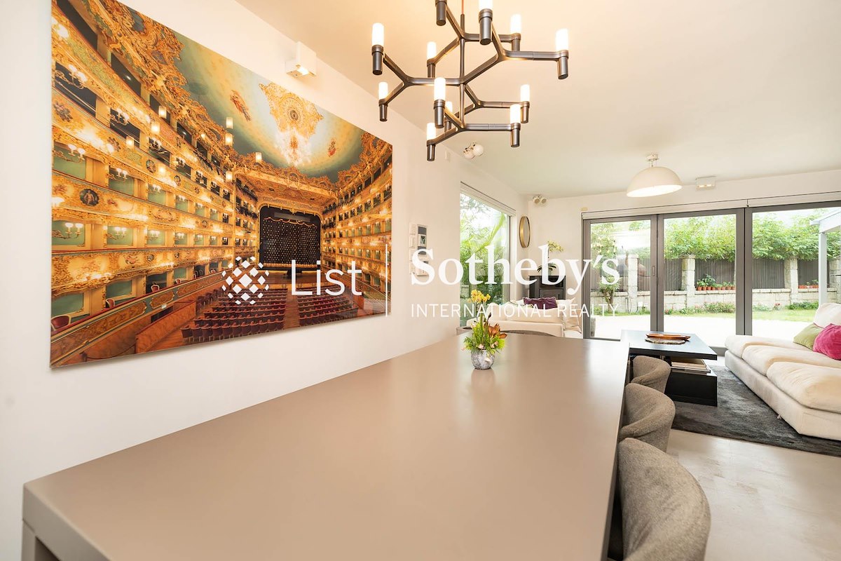 Sheung Sze Wan 相思灣 | Living and Dining Room