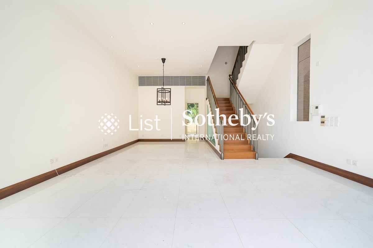 Royal Bay 御濤灣 | Living and Dining Room