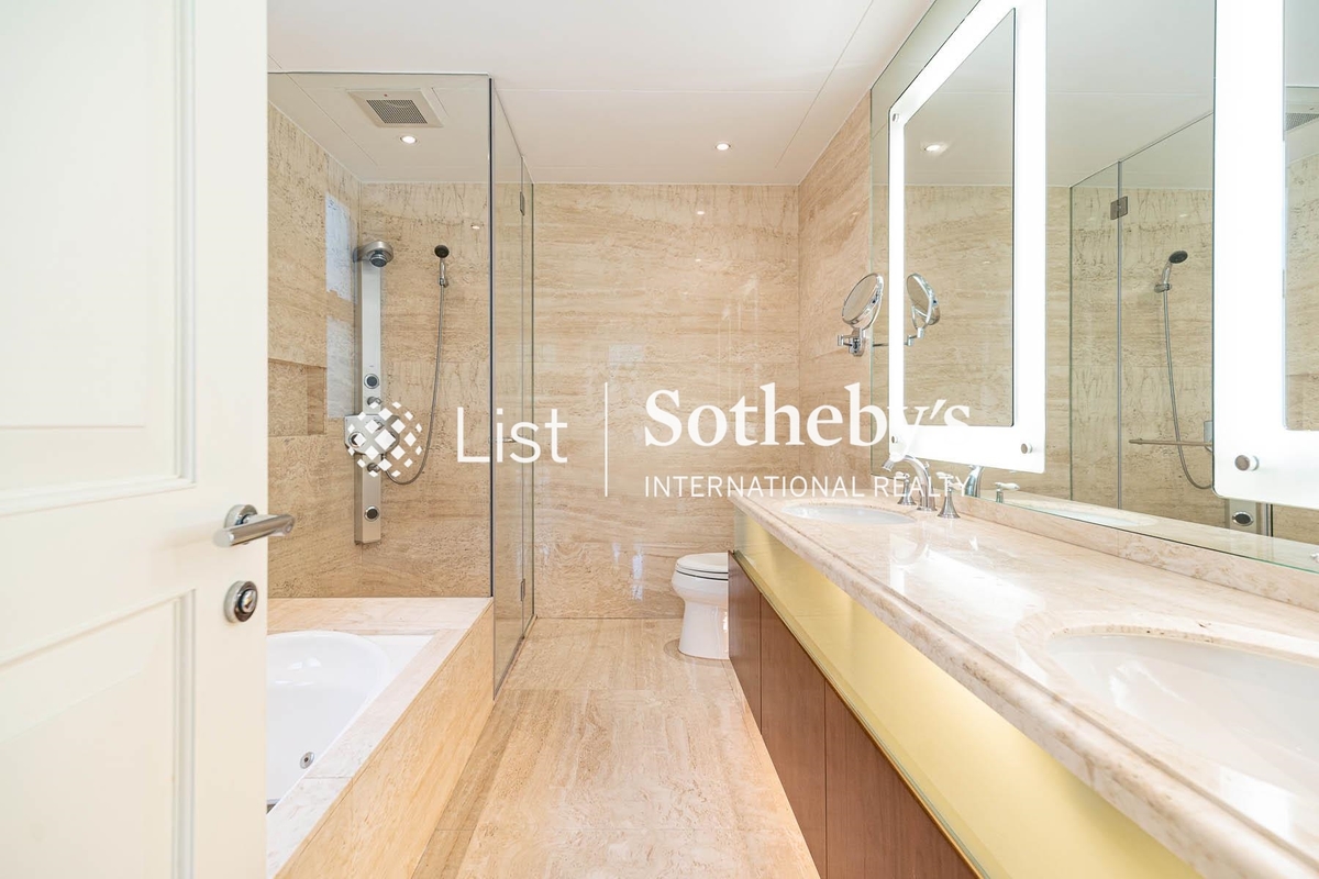 Royal Bay 御濤灣 | Master Bathroom