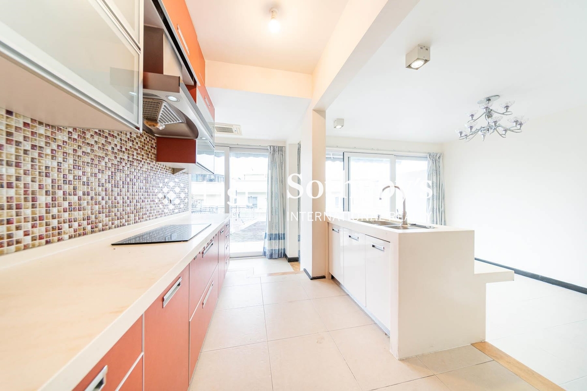 Pik Sha Garden 碧沙花園 | Open Kitchen