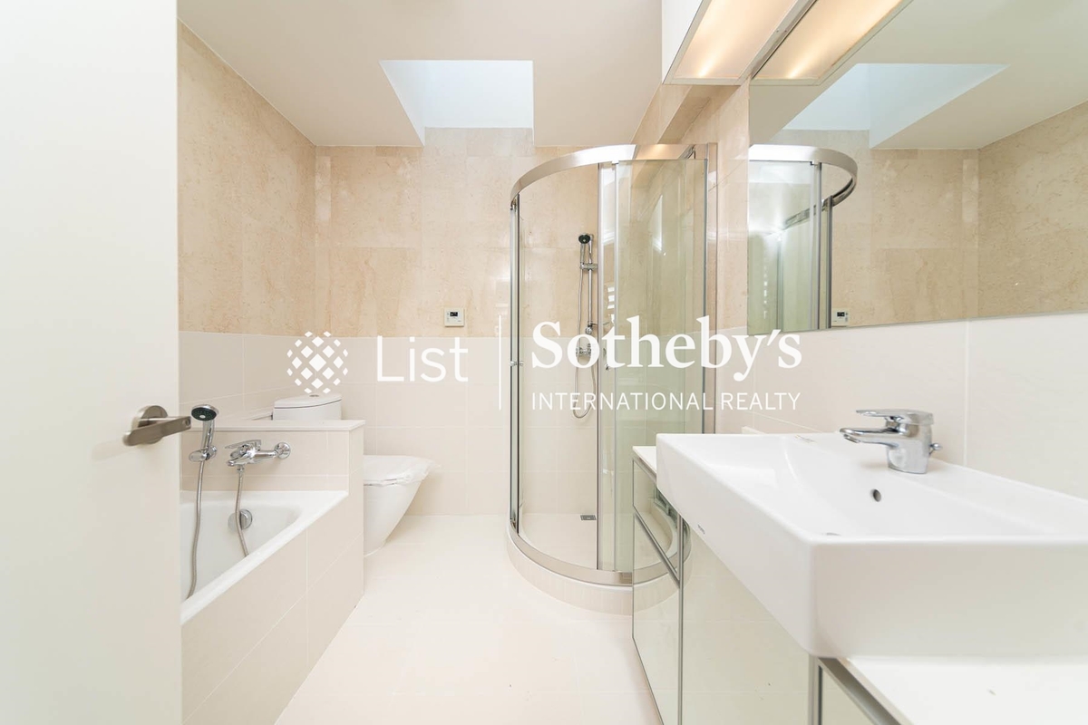 Mount Davis Village 摩星嶺村 | Master Bathroom