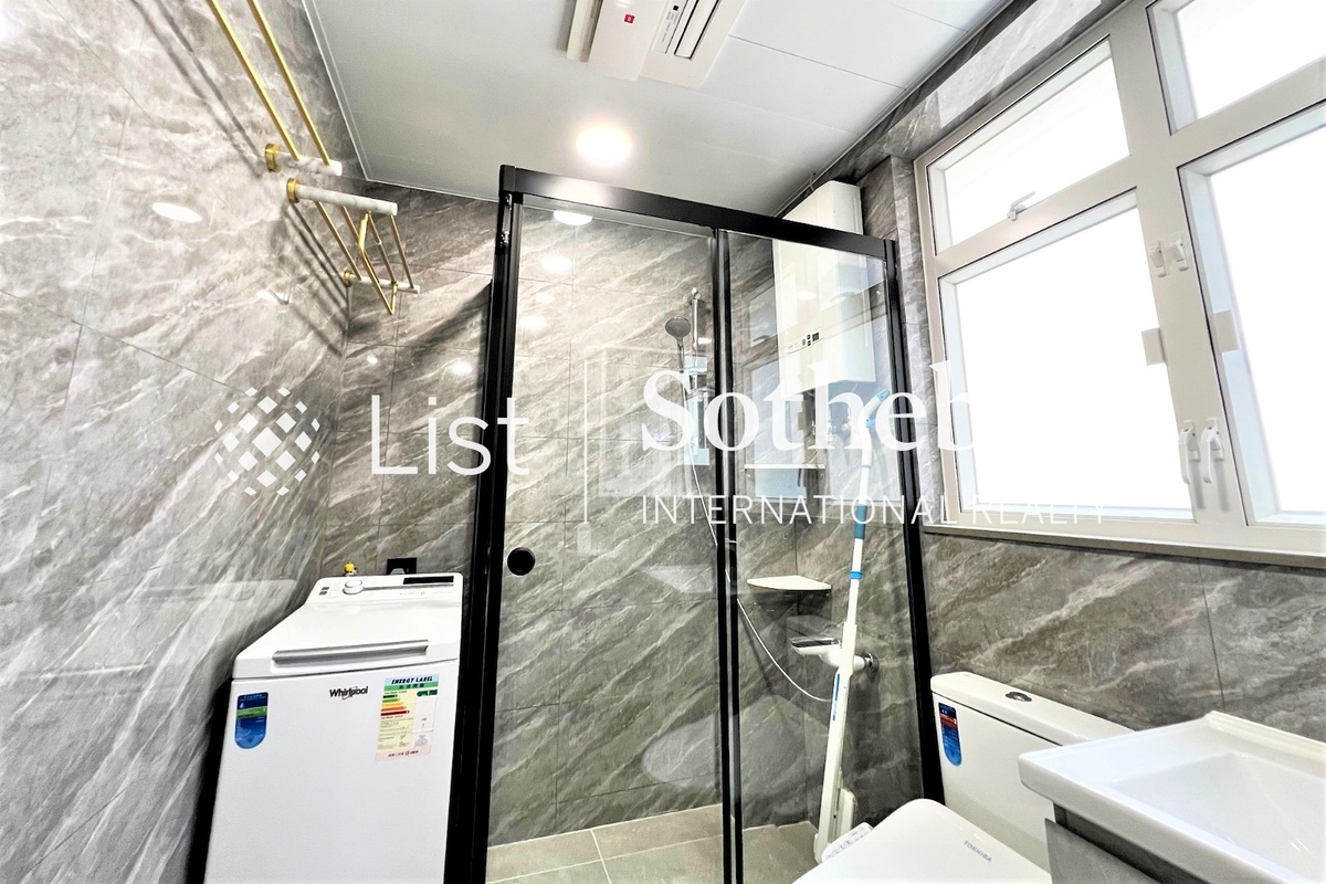 Yee Hing Building (Mansion) 怡興大廈 | Guest Bathroom