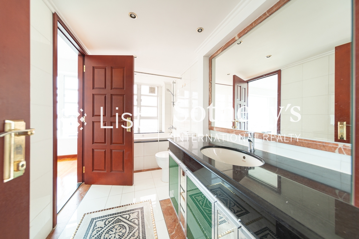 Villa Cecil Phase 3 趙苑3期 | Master Bathroom / Second En-suite Bathroom