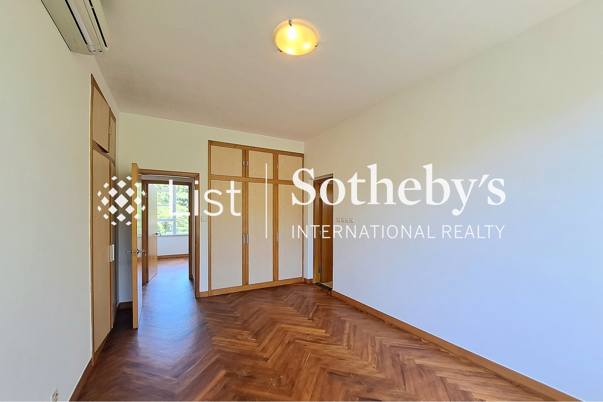 Ho's Villa 松竹苑 | Built-in Wardrobe in Master Bedroom 