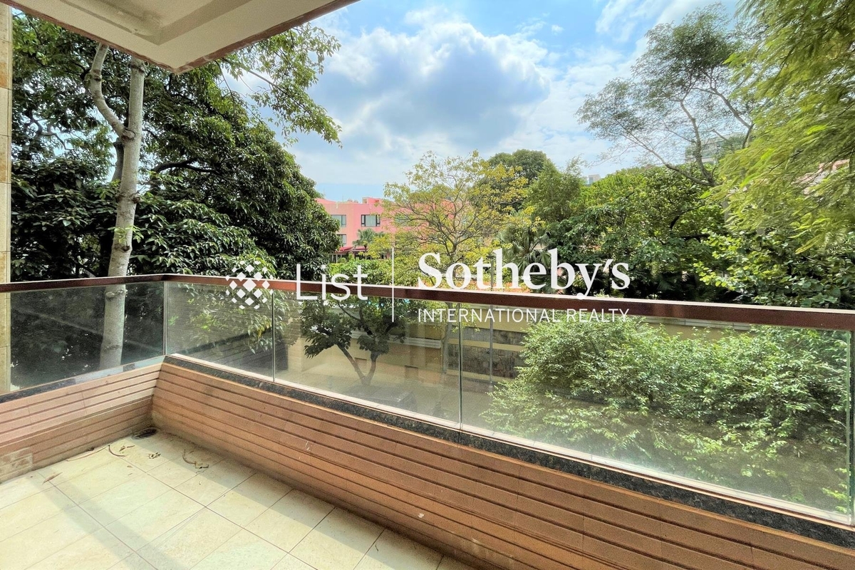 Ho's Villa 松竹苑 | Balcony off Living and Dining Room