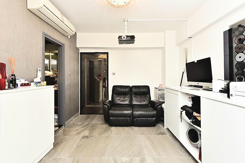Yee Fung Building 怡豐大廈 | Living and Dining Room