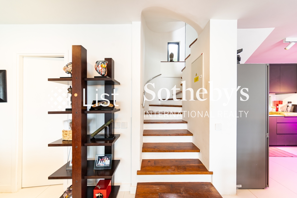 Sheung Sze Wan 相思湾 | Internal Staircase
