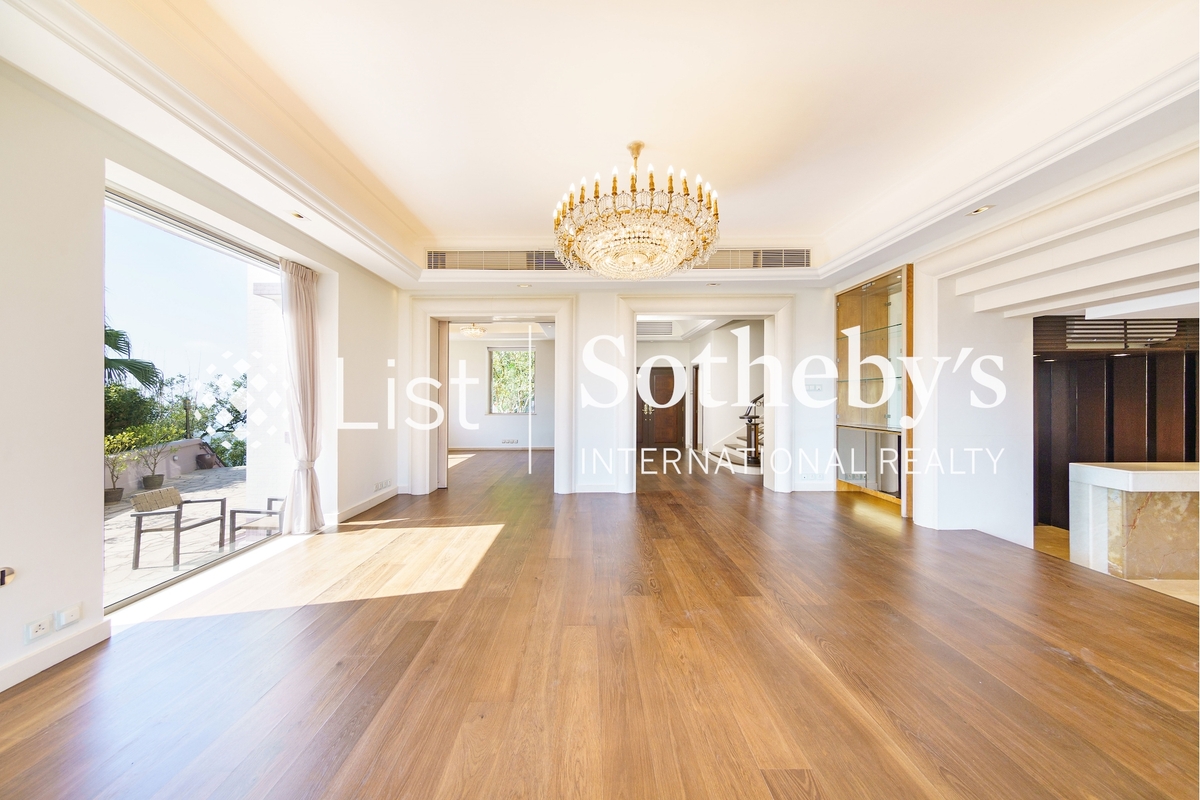 Chu Wan 岫云 | Living and Dining Room