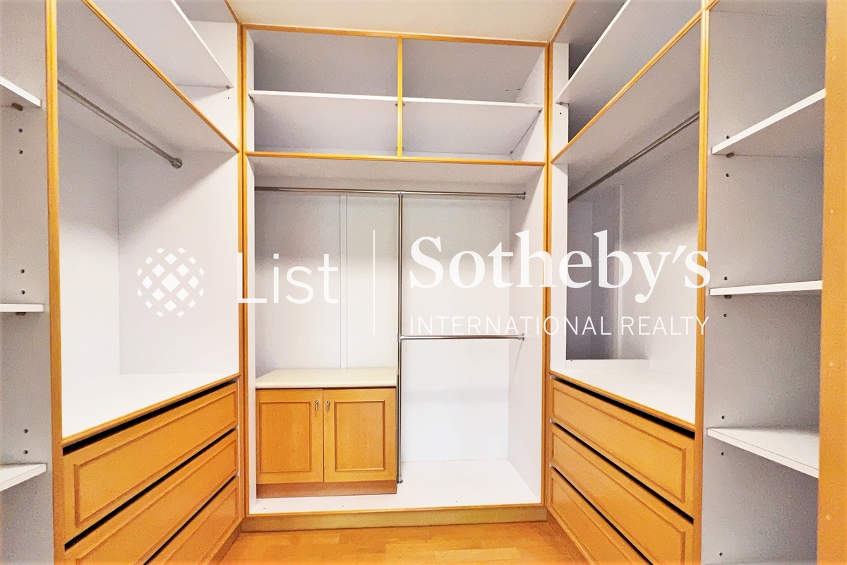 Deepdene 蒲苑 | Walk-in Closet in Study Room