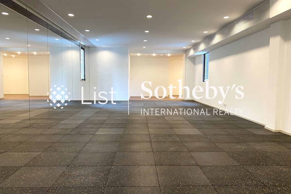 Yue Hing Court 余庆园 | Gym Room inside the Master Bedroom