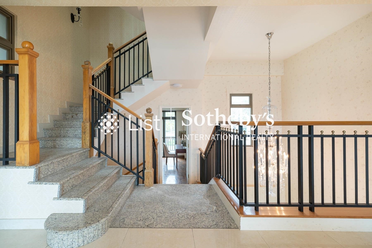 The Portofino 栢濤灣 | Landing and Internal Staircase