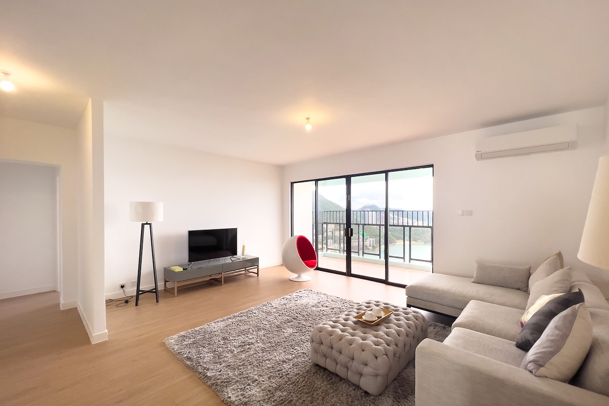 Repulse Bay Apartments 淺水灣花園大廈 | Living Room