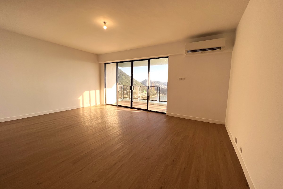 Repulse Bay Apartments 淺水灣花園大廈 | Living Room
