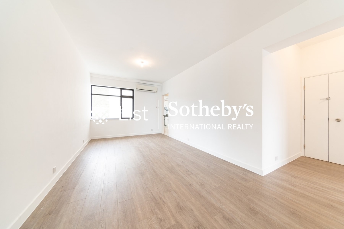 Repulse Bay Apartments 淺水灣花園大廈 | Living and Dining Room