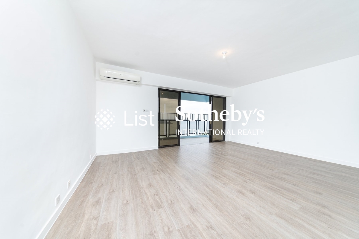 Repulse Bay Apartments 淺水灣花園大廈 | Living and Dining Room