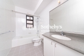 Repulse Bay Apartments 淺水灣花園大廈 | Guest Bathroom