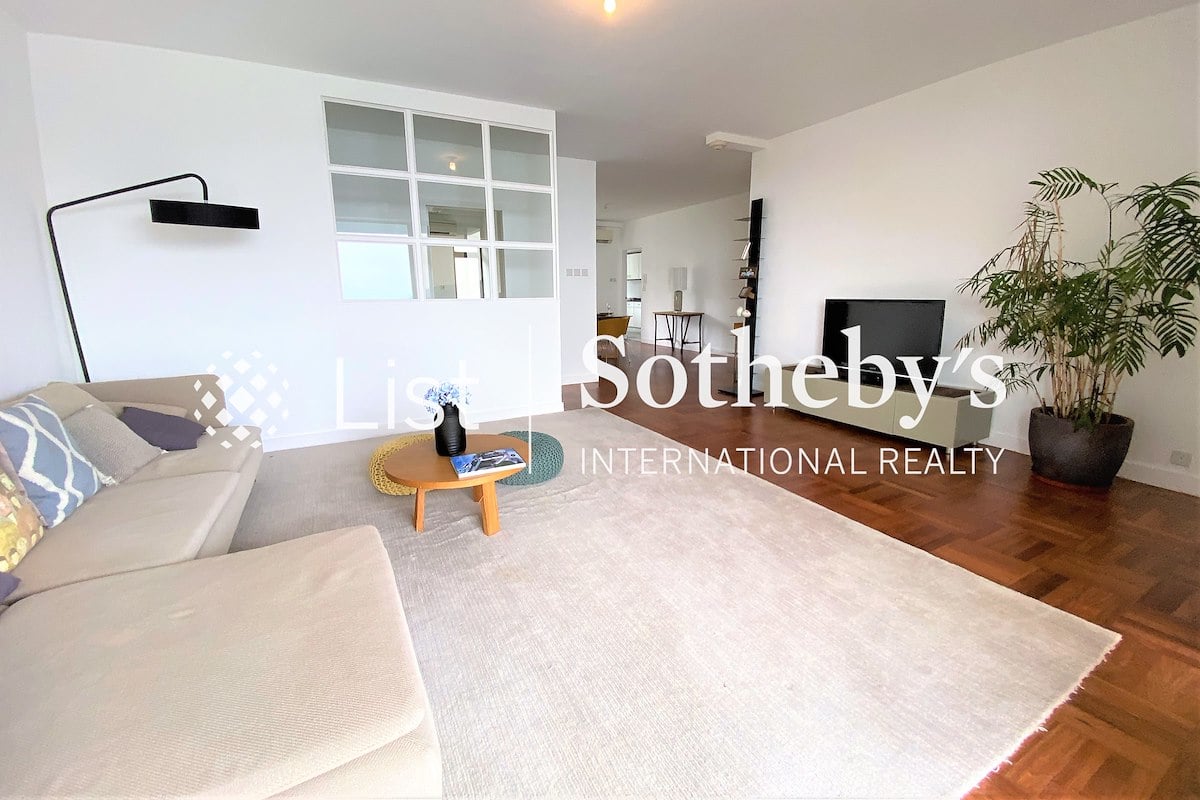 Repulse Bay Apartments 淺水灣花園大廈 | Living and Dining Room