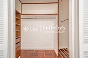 Repulse Bay Apartments 淺水灣花園大廈 | Walk-in Closet in Master Bedroom