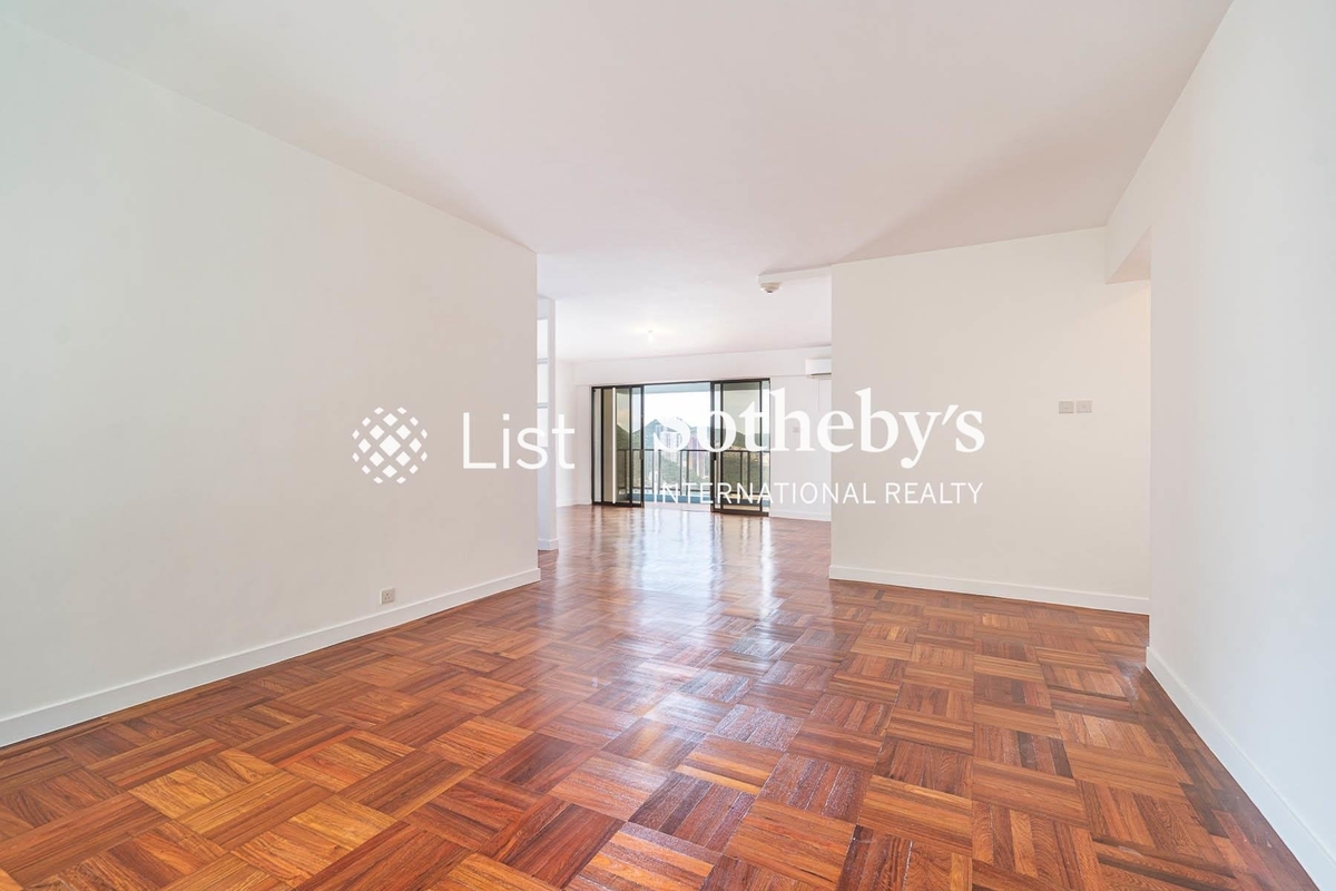 Repulse Bay Apartments 淺水灣花園大廈 | Living and Dining Room