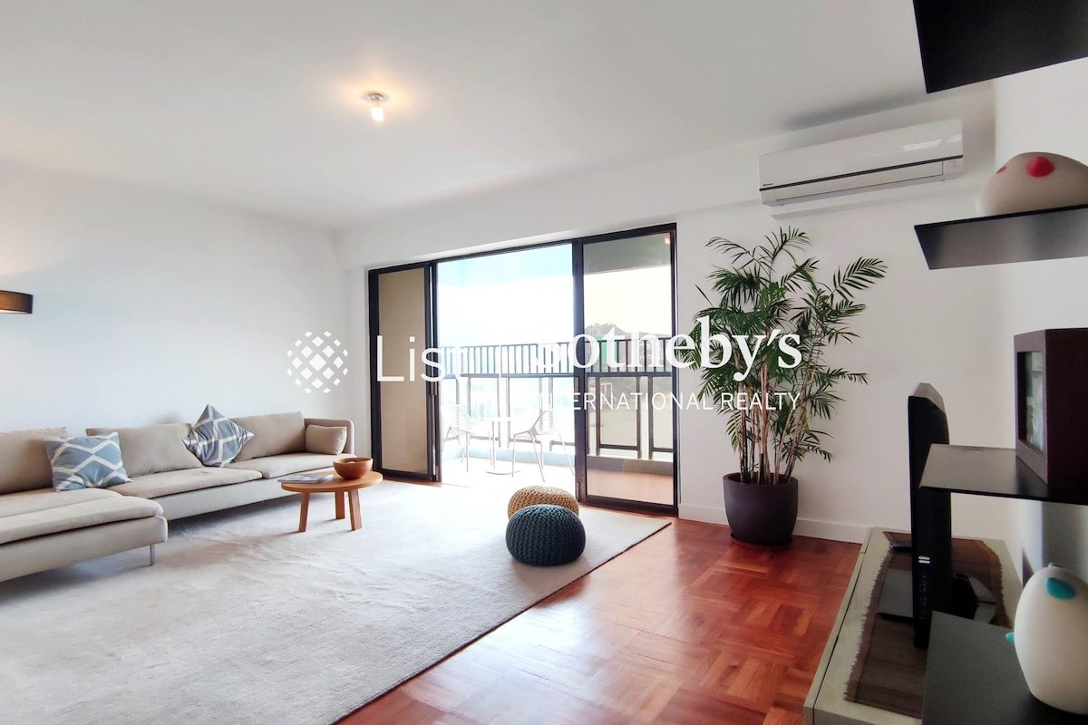 Repulse Bay Apartments 淺水灣花園大廈 | Living and Dining Room