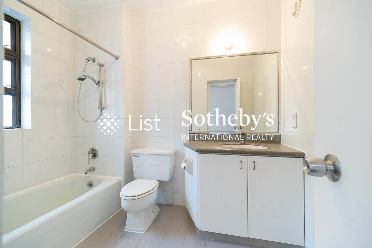 Repulse Bay Apartments 淺水灣花園大廈 | Master Bathroom