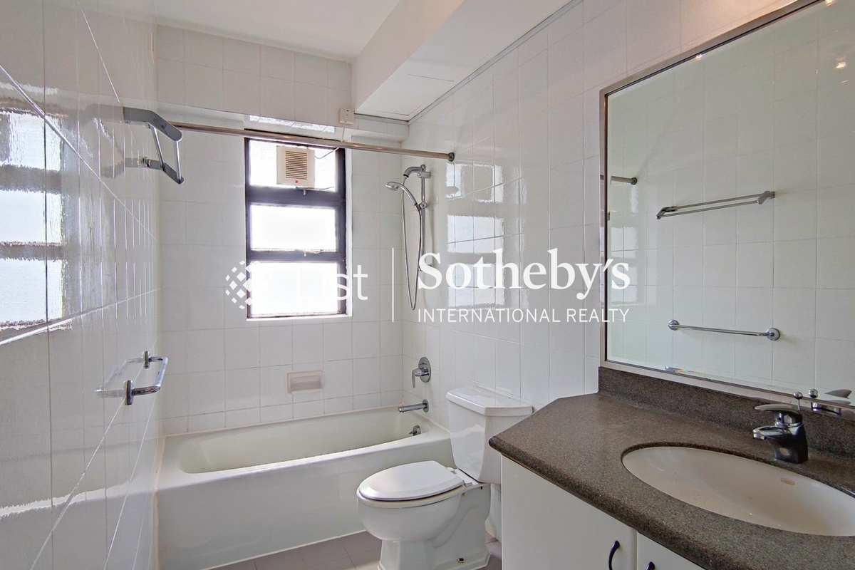 Repulse Bay Apartments 淺水灣花園大廈 | Master Bathroom