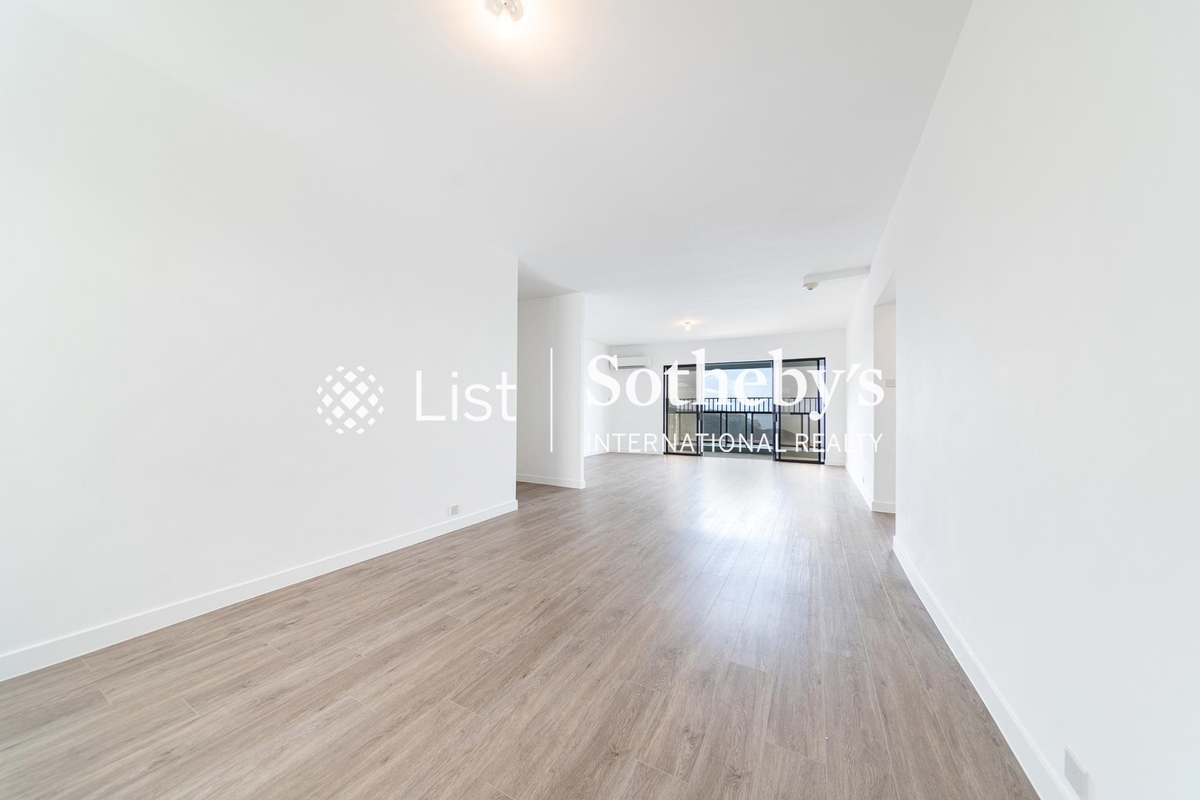 Repulse Bay Apartments 淺水灣花園大廈 | Living and Dining Room