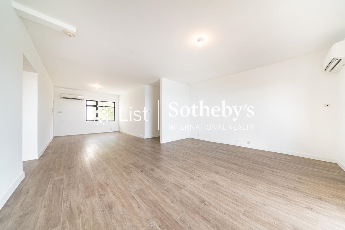 Repulse Bay Apartments 淺水灣花園大廈 | Living and Dining Room