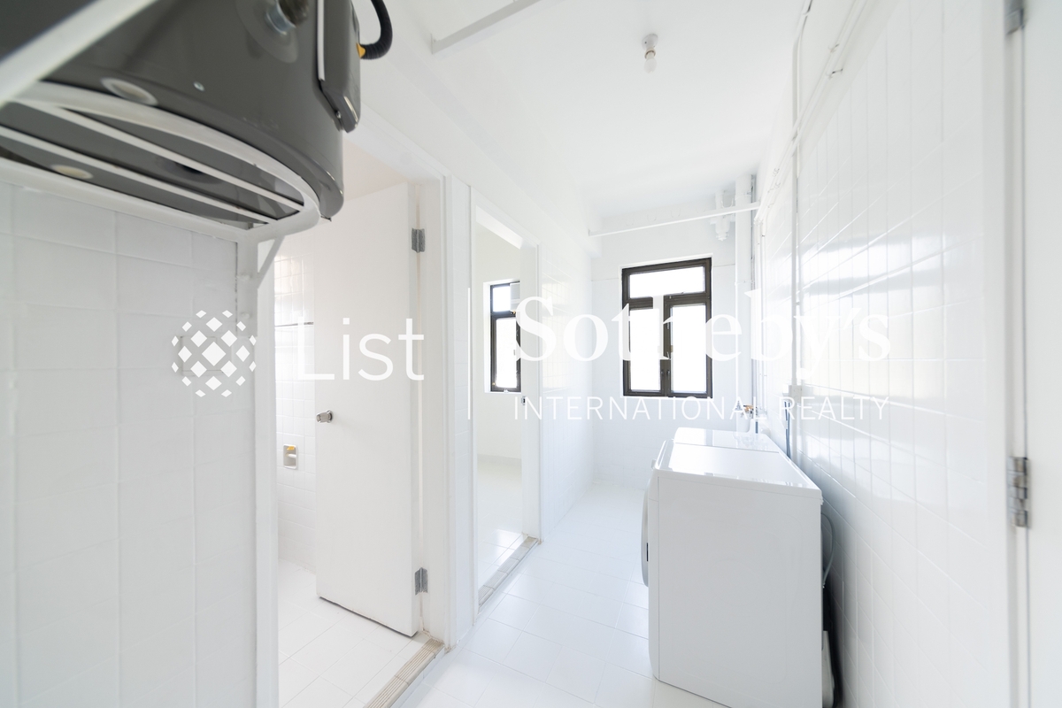Repulse Bay Apartments 浅水湾花园大厦 | Laundry Room