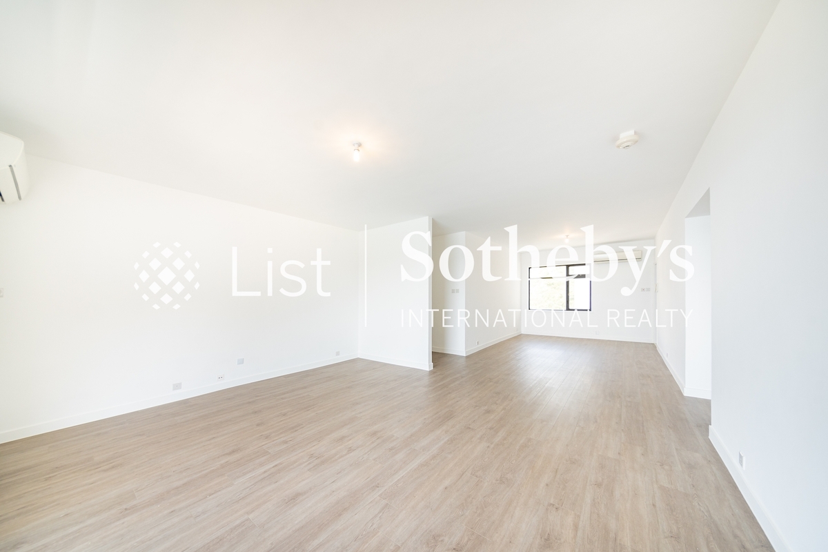 Repulse Bay Apartments 淺水灣花園大廈 | Living and Dining Room