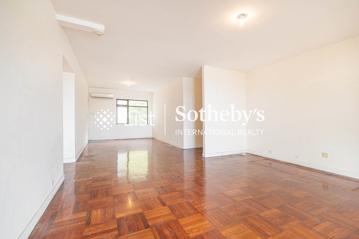 Repulse Bay Apartments 淺水灣花園大廈 | Living and Dining Room