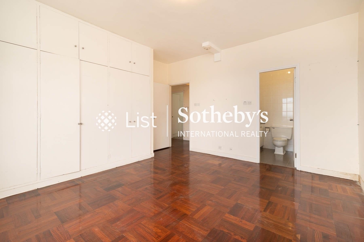 Repulse Bay Apartments 淺水灣花園大廈 | Built-in Wardrobe in Master Bedroom