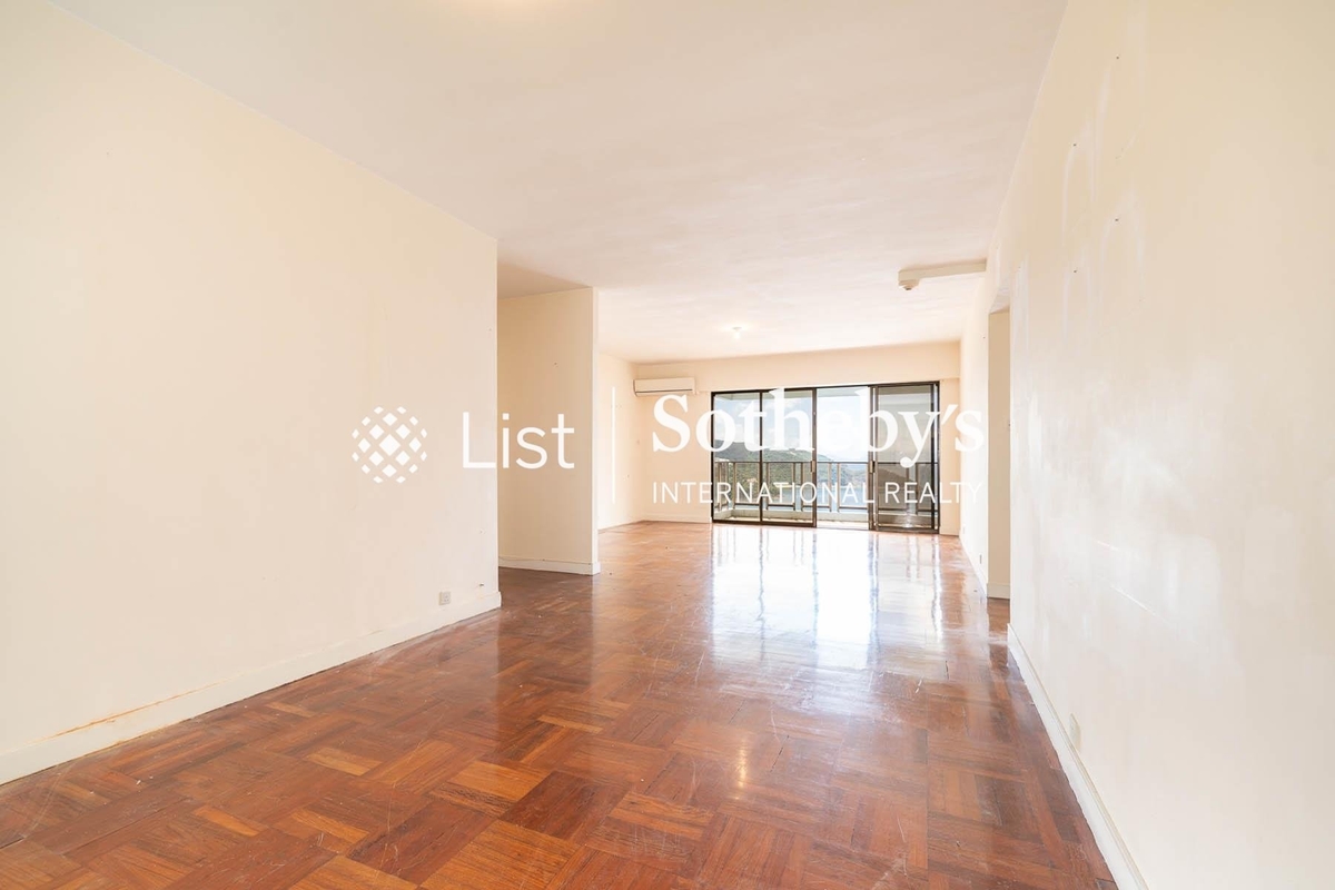 Repulse Bay Apartments 淺水灣花園大廈 | Living and Dining Room