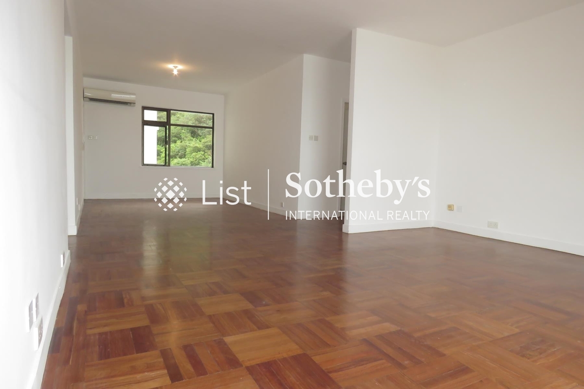 Repulse Bay Apartments 淺水灣花園大廈 | Living and Dining Room