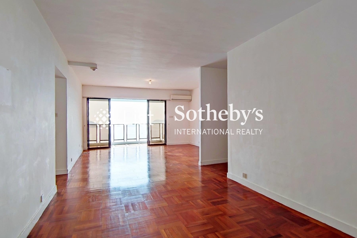 Repulse Bay Apartments 浅水湾花园大厦 | Living and Dining Room