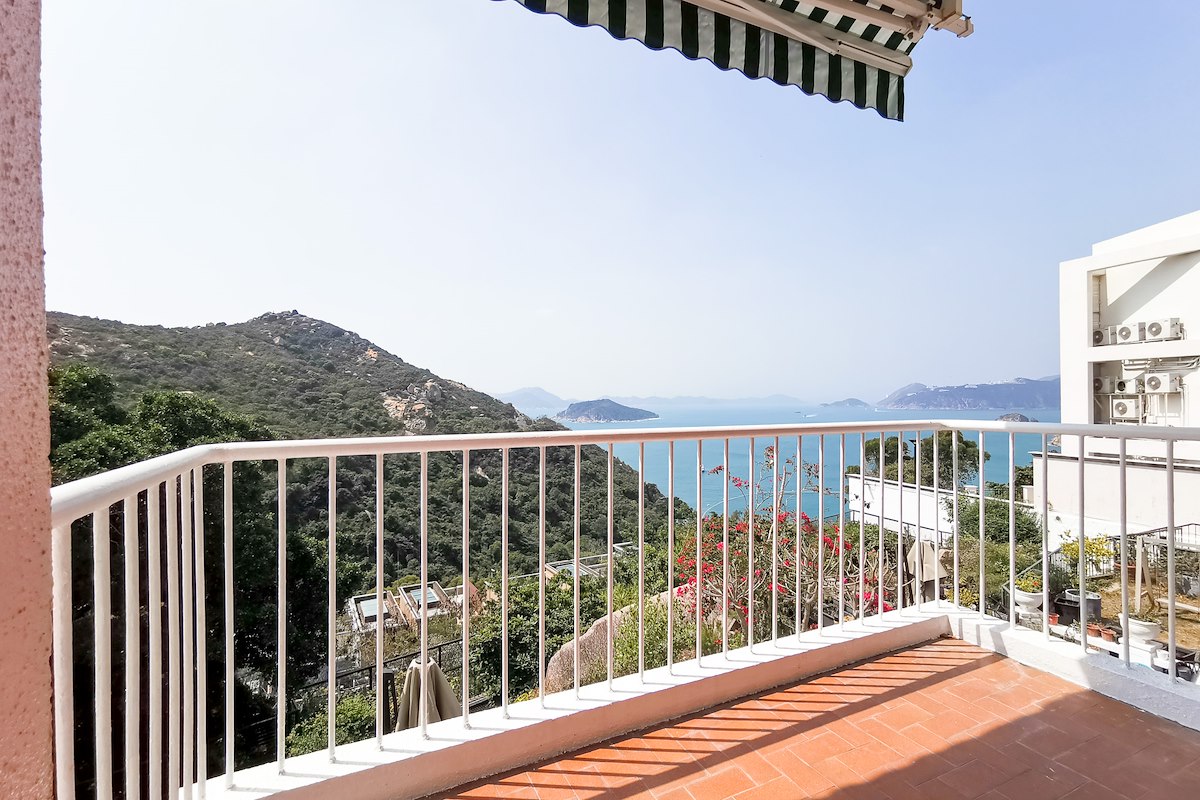 Vista Horizon 舂磡角道68-70號 | Balcony off Living Room