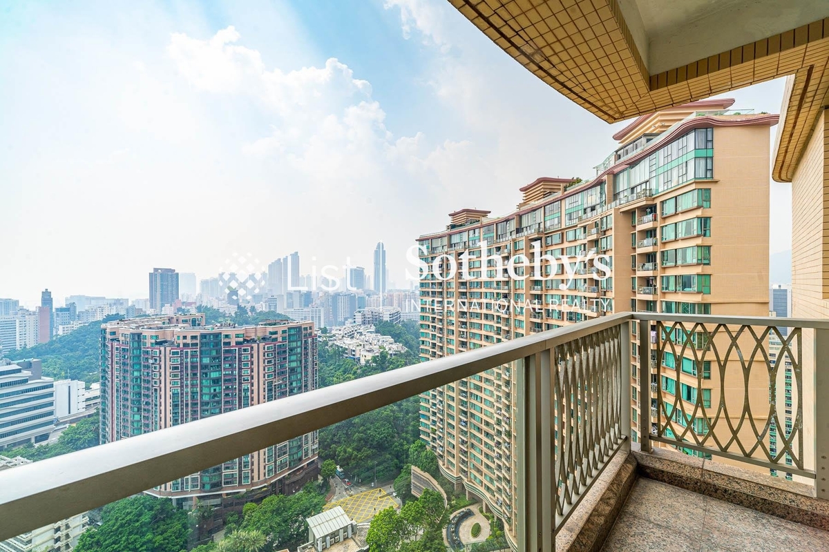 Parc Palais 君頤峰 | Balcony off Living and Dining Room