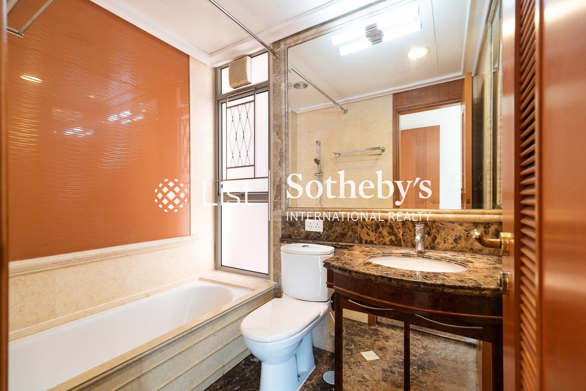 Parc Palais 君頤峰 | Master Bathroom