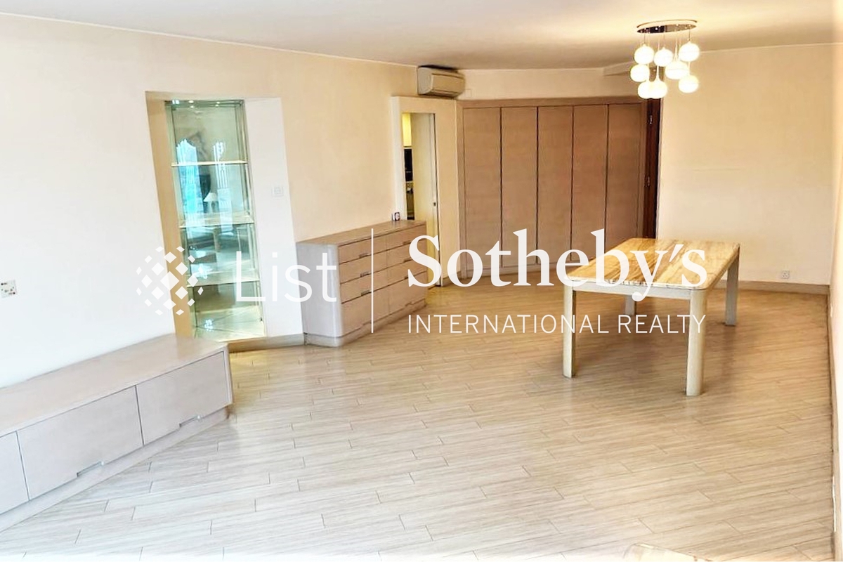 Peninsula Heights 星輝豪庭 | Living and Dining Room