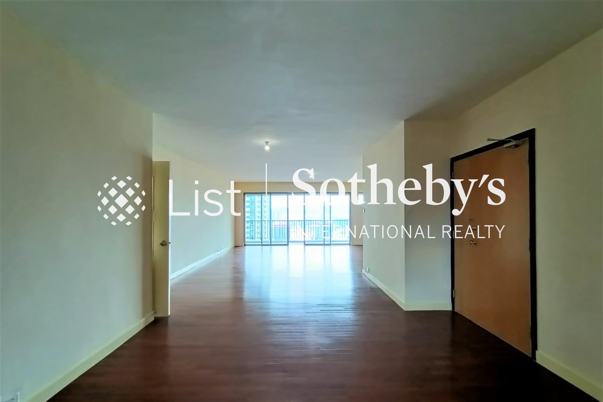 Fairmont Gardens 翠錦園 | Living and Dining Room