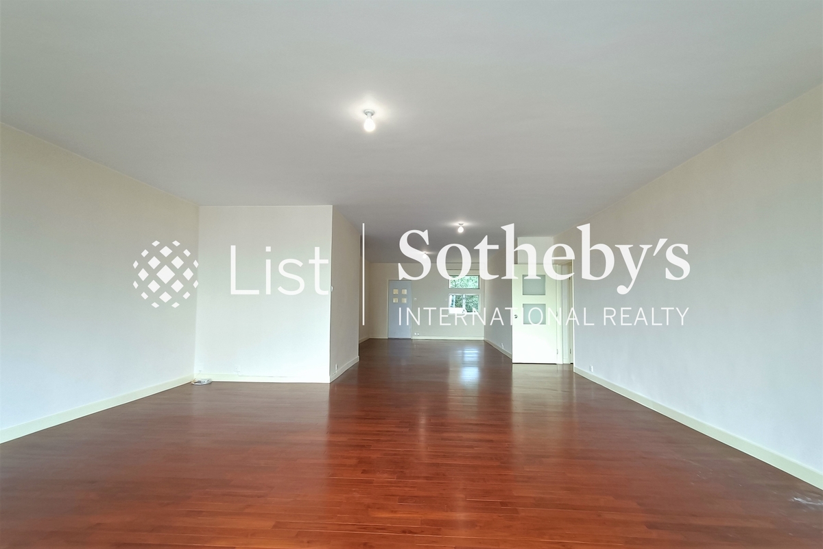 Fairmont Gardens 翠錦園 | Living and Dining Room