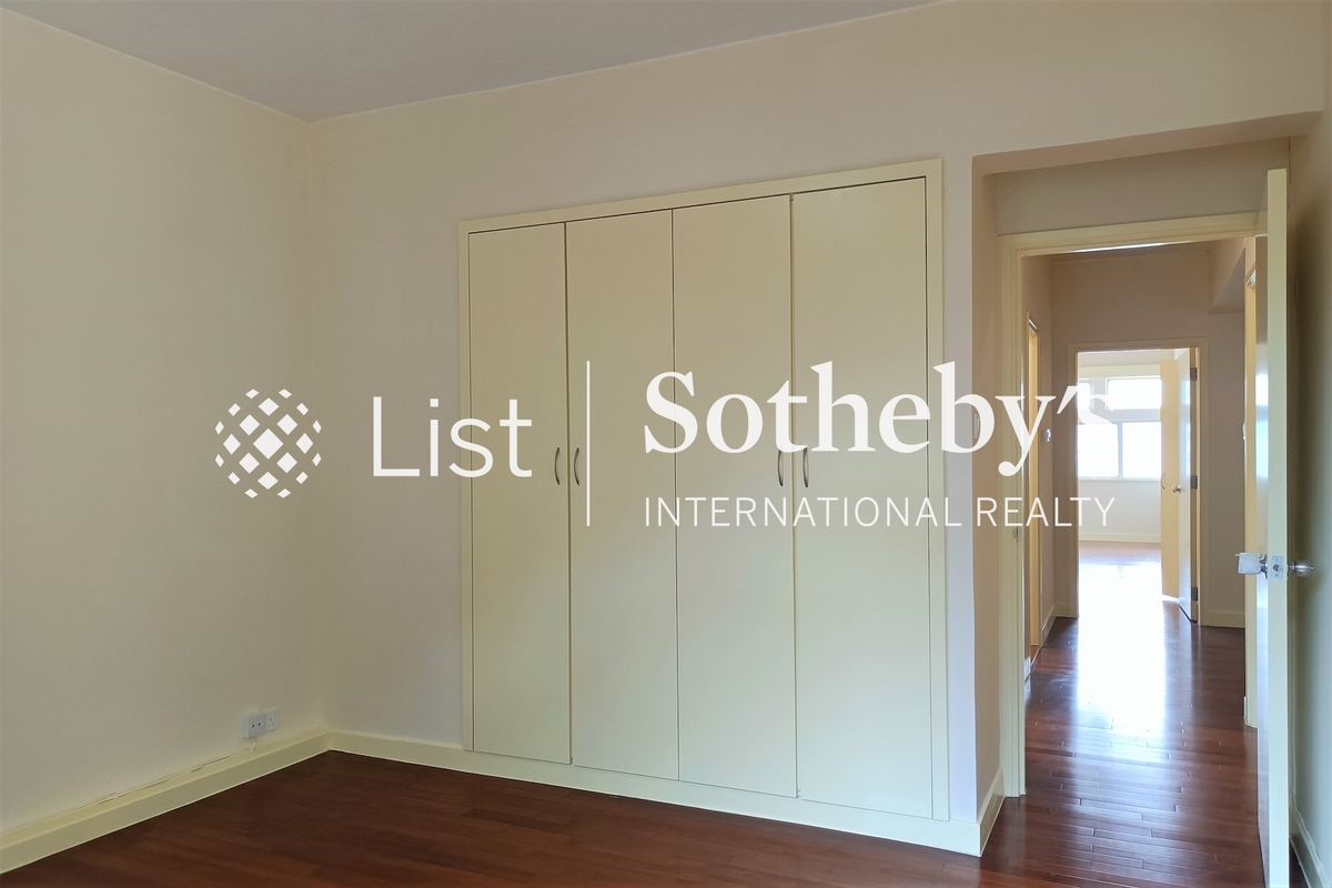 Fairmont Gardens 翠錦園 | Built-in Wardrobe in Third Bedroom 