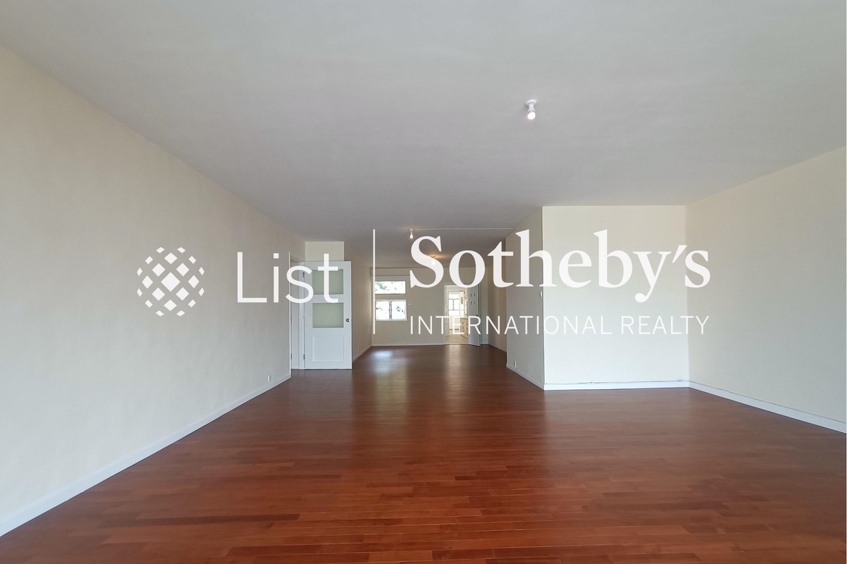 Fairmont Gardens 翠錦園 | Living and Dining Room