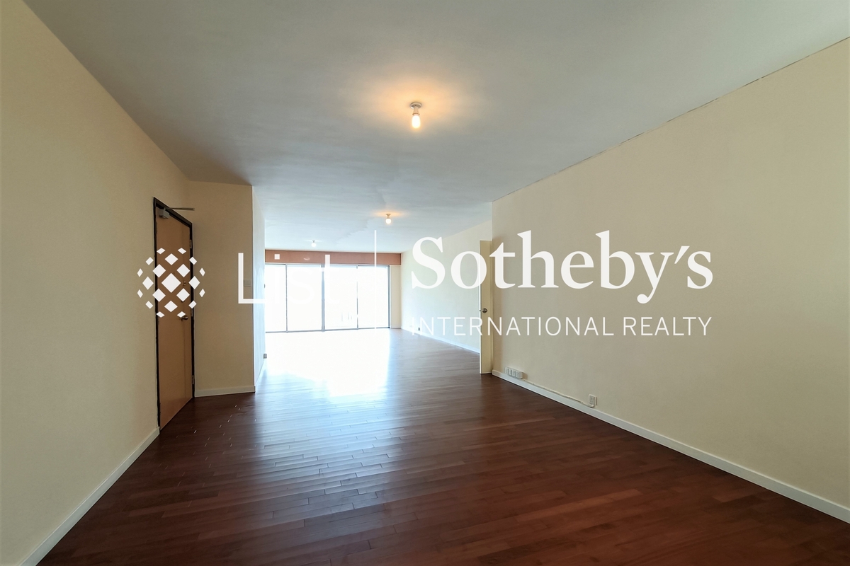 Fairmont Gardens 翠錦園 | Living and Dining Room