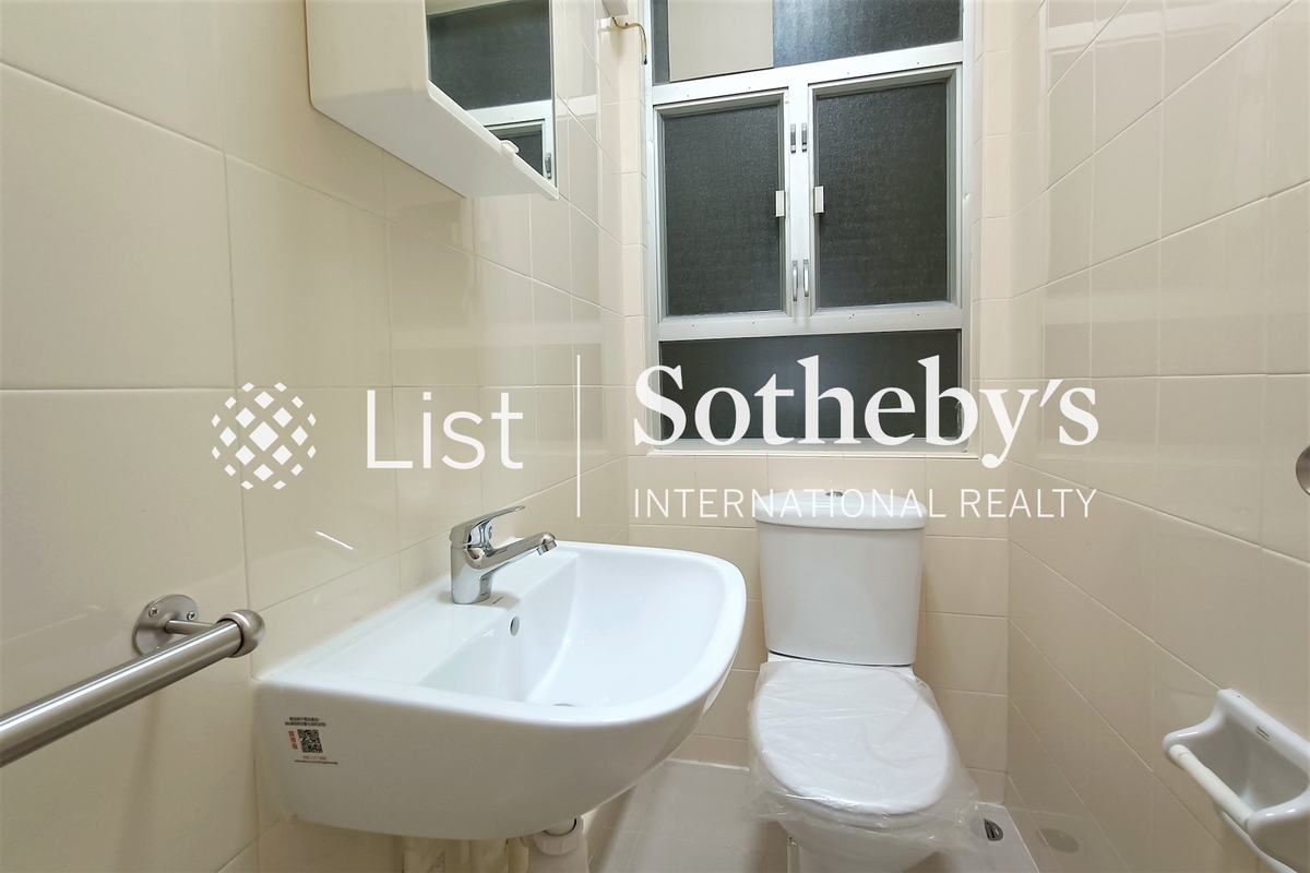 Fairmont Gardens 翠錦園 | Guest Powder Room